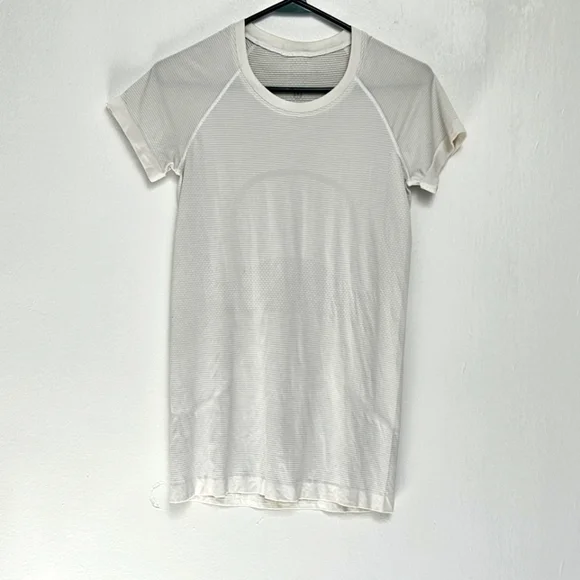 Lululemon Swiftly Tech Short Sleeve  Top Sz 12 Silver White - Picture 4 of 10